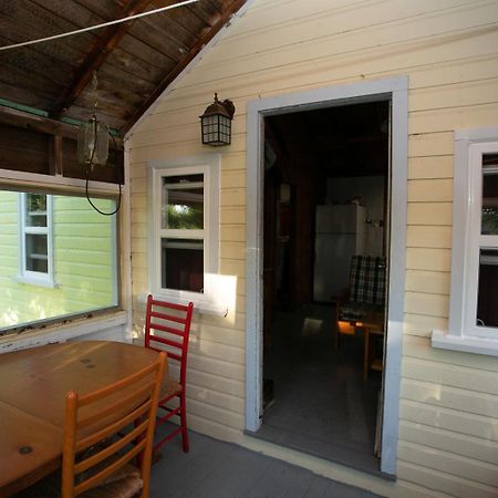 Fun Place With A Sandy Beach For Swimming, Boating, And Fishing, Featuring 3 Available Cabins Fenelon Falls المظهر الخارجي الصورة