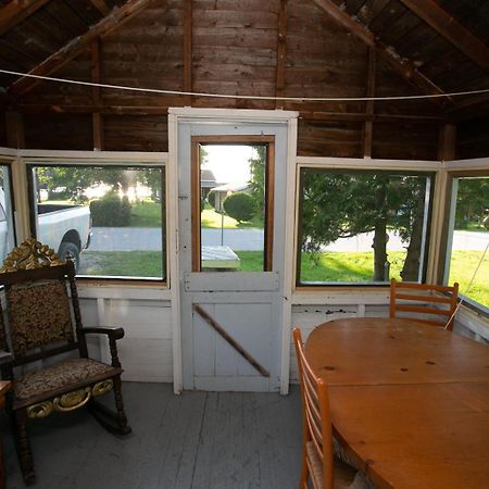 Fun Place With A Sandy Beach For Swimming, Boating, And Fishing, Featuring 3 Available Cabins Fenelon Falls المظهر الخارجي الصورة