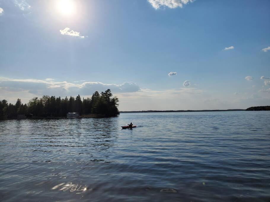 Fun Place With A Sandy Beach For Swimming, Boating, And Fishing, Featuring 3 Available Cabins Fenelon Falls المظهر الخارجي الصورة