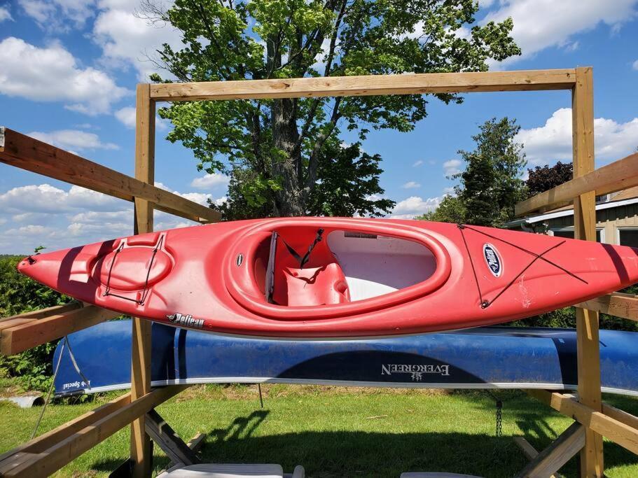 Fun Place With A Sandy Beach For Swimming, Boating, And Fishing, Featuring 3 Available Cabins Fenelon Falls المظهر الخارجي الصورة