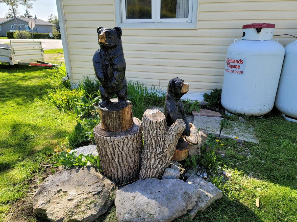 Fun Place With A Sandy Beach For Swimming, Boating, And Fishing, Featuring 3 Available Cabins Fenelon Falls المظهر الخارجي الصورة