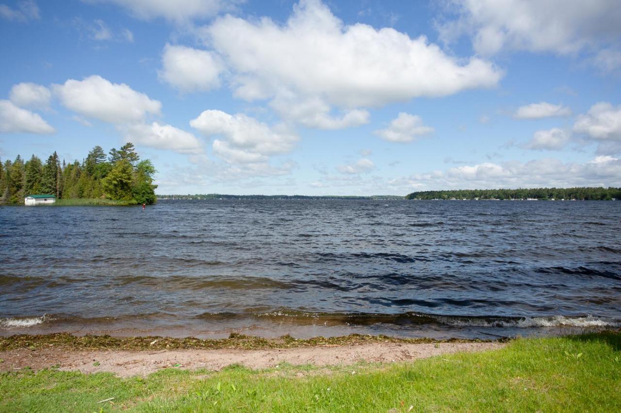 Fun Place With A Sandy Beach For Swimming, Boating, And Fishing, Featuring 3 Available Cabins Fenelon Falls المظهر الخارجي الصورة