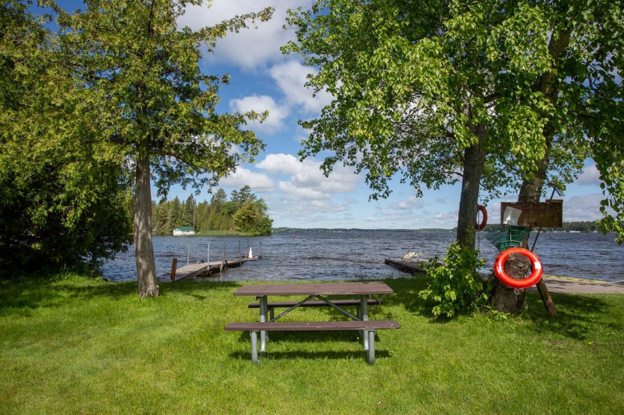 Fun Place With A Sandy Beach For Swimming, Boating, And Fishing, Featuring 3 Available Cabins Fenelon Falls المظهر الخارجي الصورة