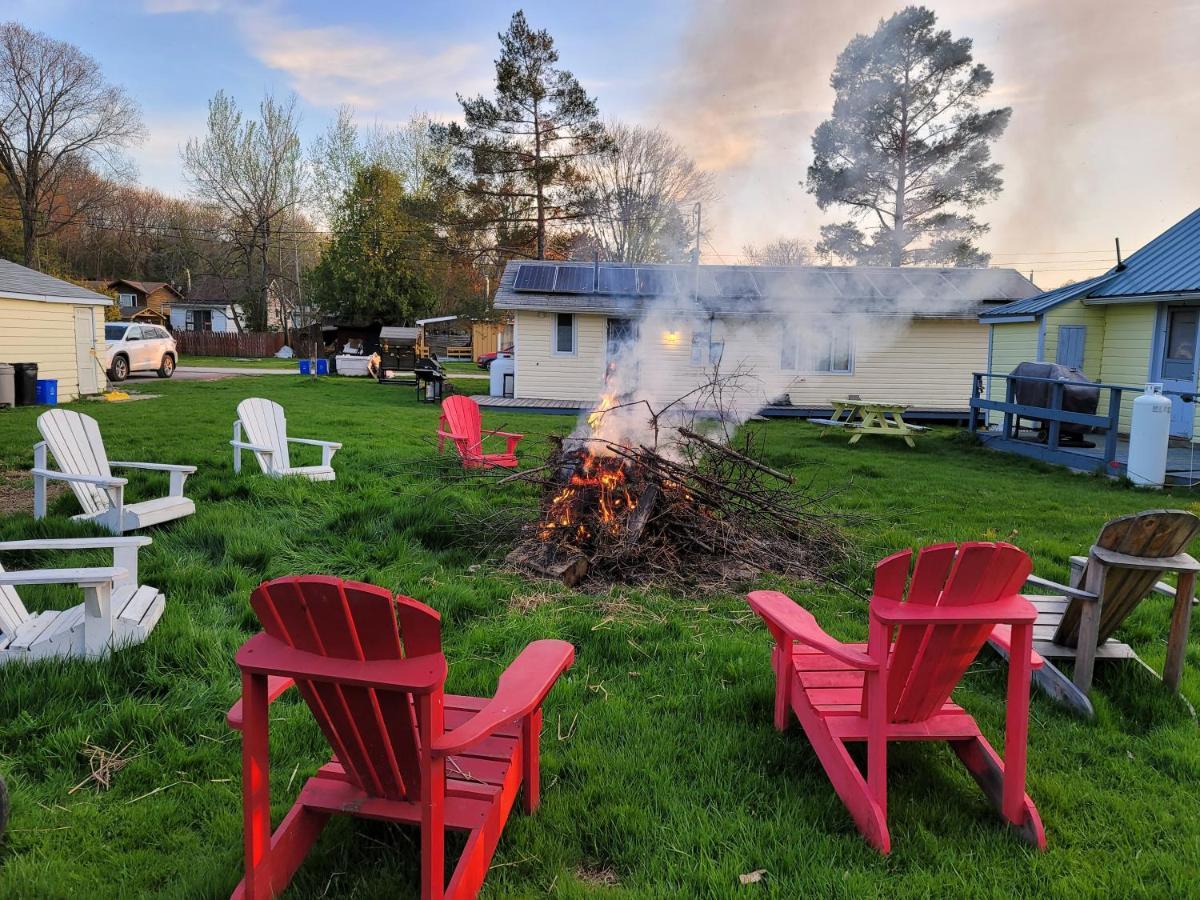 Fun Place With A Sandy Beach For Swimming, Boating, And Fishing, Featuring 3 Available Cabins Fenelon Falls المظهر الخارجي الصورة