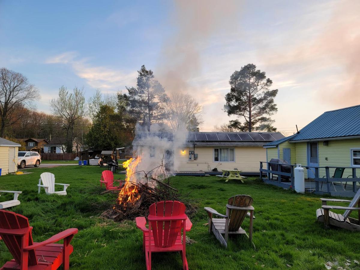 Fun Place With A Sandy Beach For Swimming, Boating, And Fishing, Featuring 3 Available Cabins Fenelon Falls المظهر الخارجي الصورة