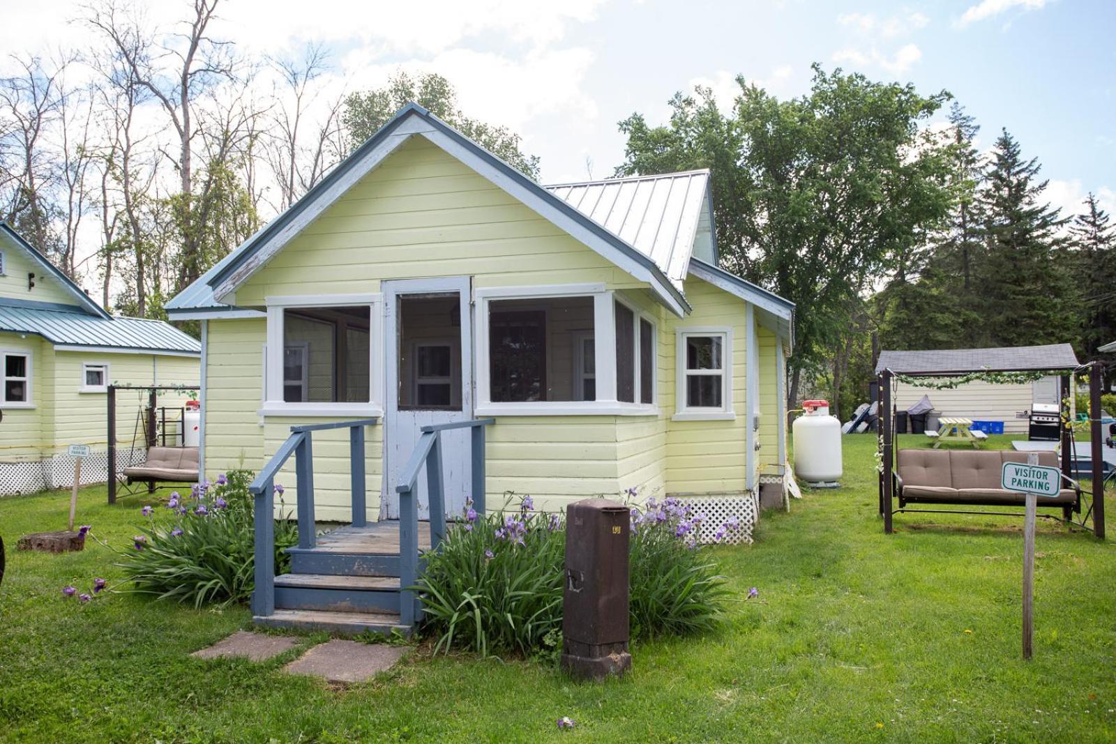 Fun Place With A Sandy Beach For Swimming, Boating, And Fishing, Featuring 3 Available Cabins Fenelon Falls المظهر الخارجي الصورة