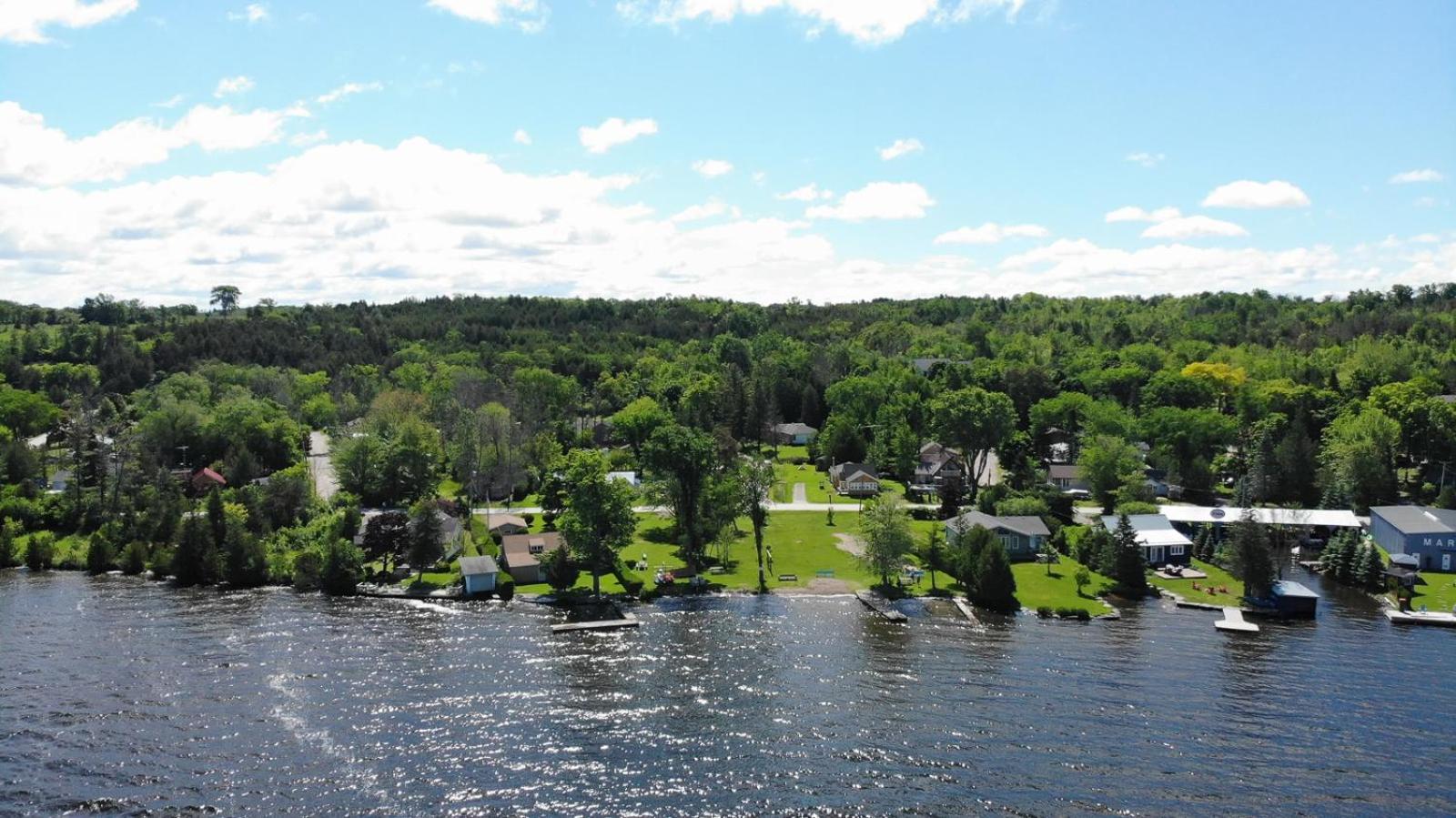 Fun Place With A Sandy Beach For Swimming, Boating, And Fishing, Featuring 3 Available Cabins Fenelon Falls المظهر الخارجي الصورة