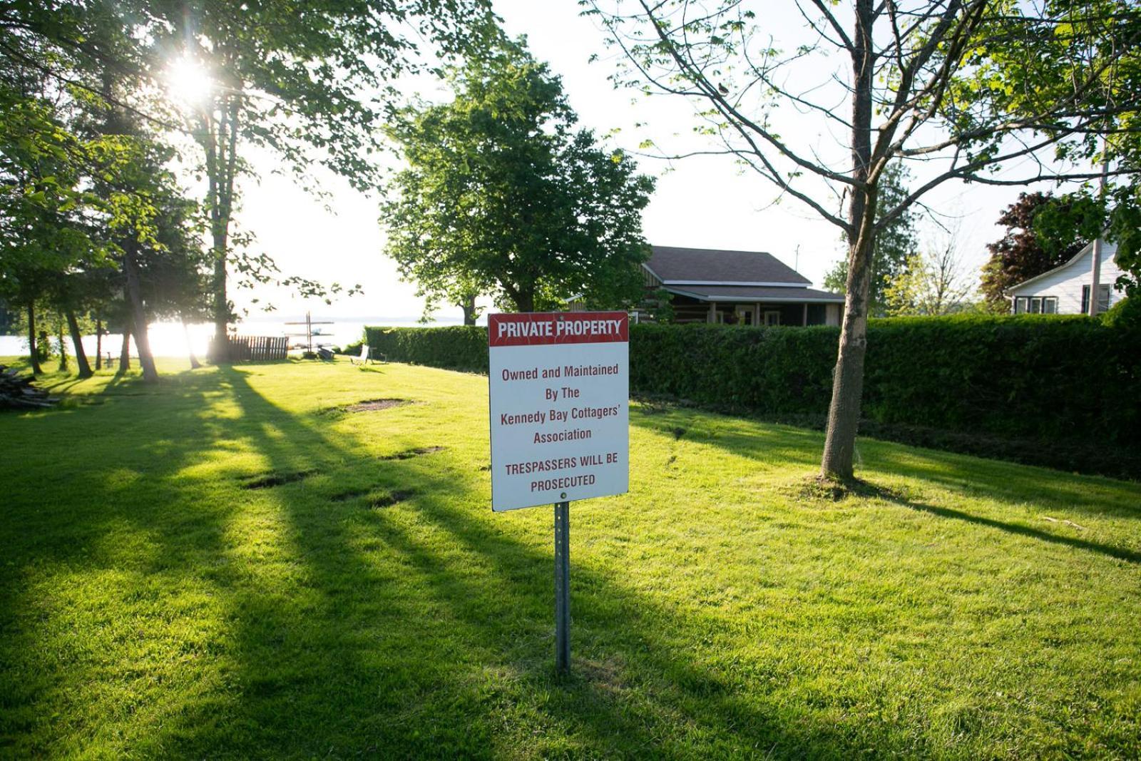 Fun Place With A Sandy Beach For Swimming, Boating, And Fishing, Featuring 3 Available Cabins Fenelon Falls المظهر الخارجي الصورة