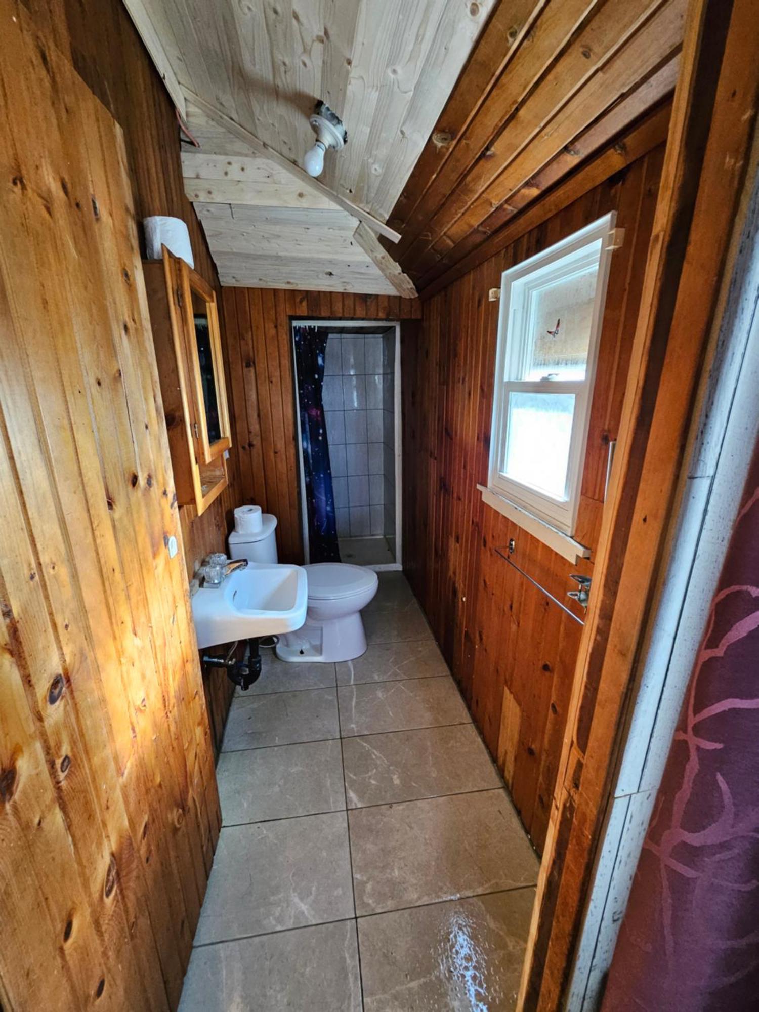 Fun Place With A Sandy Beach For Swimming, Boating, And Fishing, Featuring 3 Available Cabins Fenelon Falls المظهر الخارجي الصورة